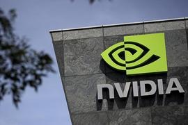 英偉達市值突破4.5萬億美元，AI基礎設施建設火熱